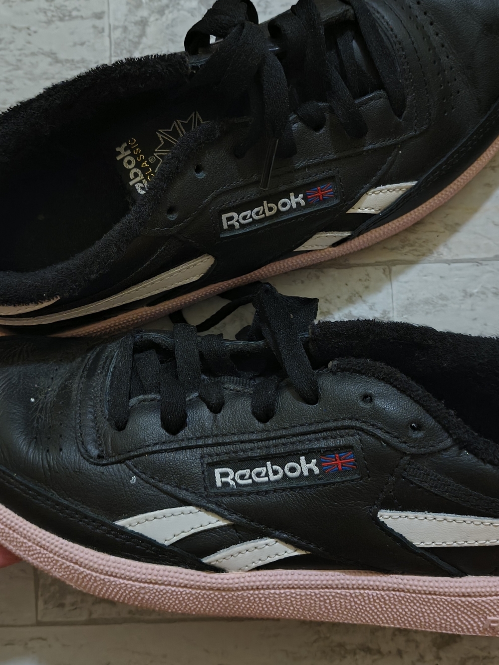 Women's Size 7.5 Reebok Classic Black Leather Sneakers with Pink Soles